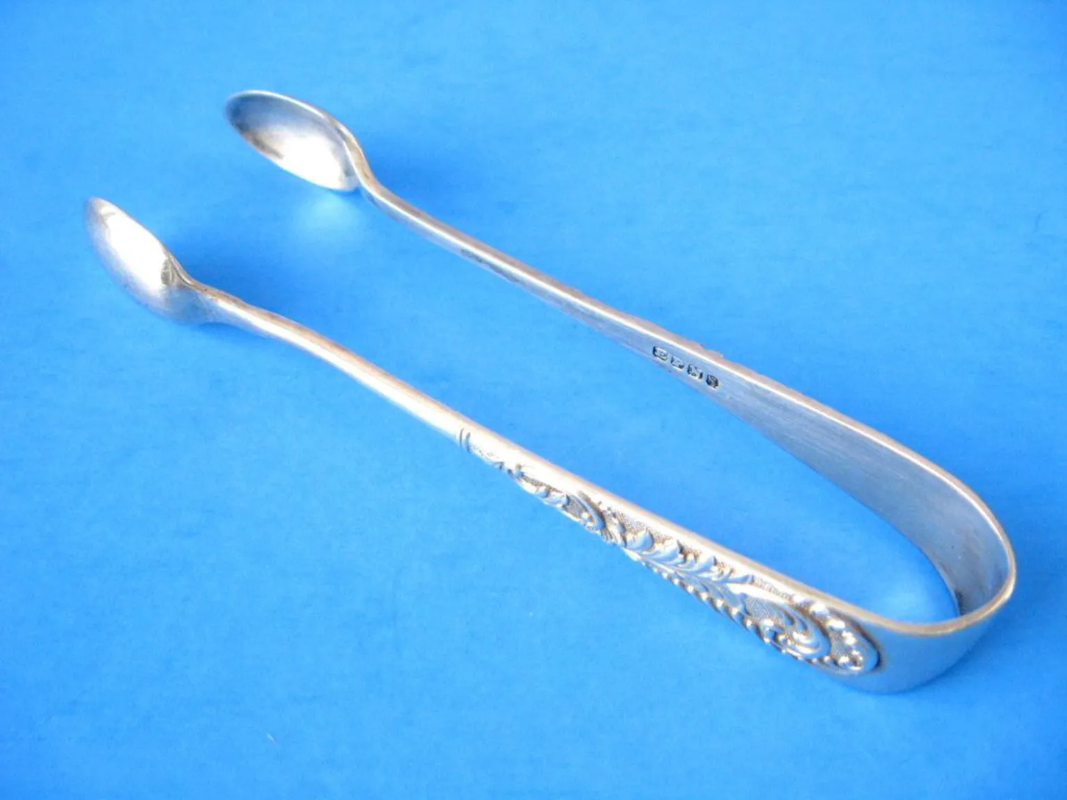 Edwardian English Sugar Tongs Spoon Ends 1900-1910 Fancy Feather Sides