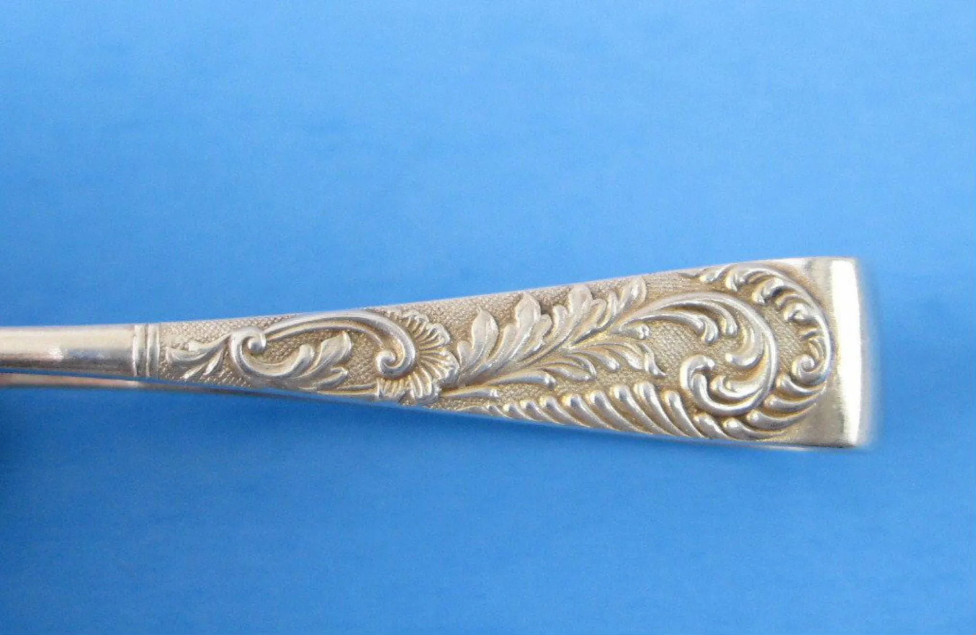 Edwardian English Sugar Tongs Spoon Ends 1900-1910 Fancy Feather Sides