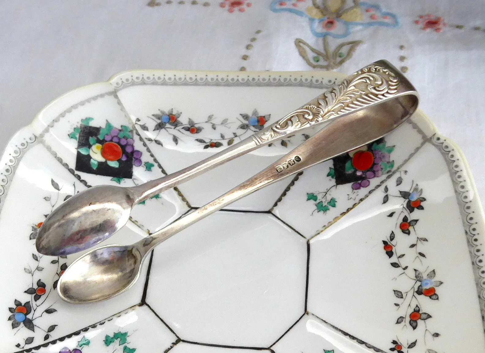 Edwardian English Sugar Tongs Spoon Ends 1900-1910 Fancy Feather Sides