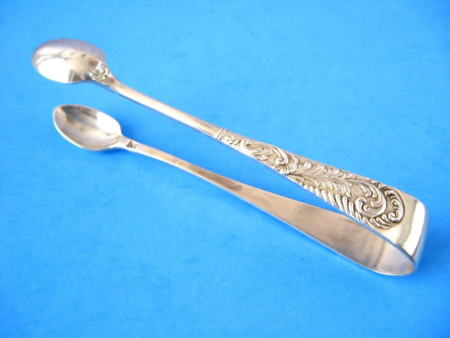 Edwardian English Sugar Tongs Spoon Ends 1900-1910 Fancy Feather Sides