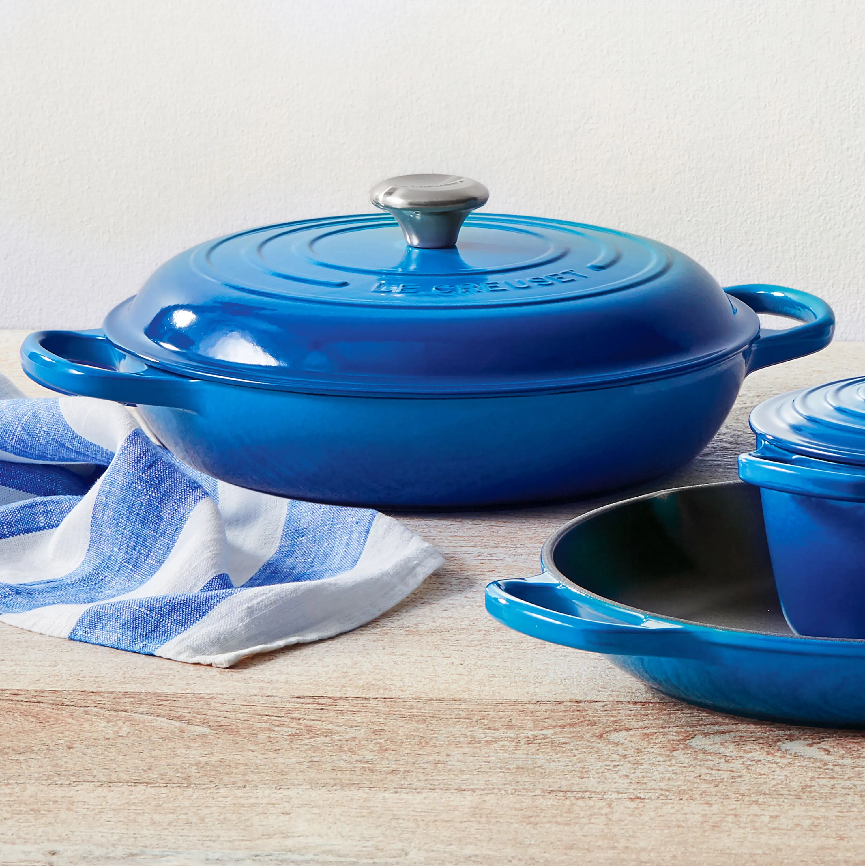 Le Creuset Signature Cast Iron 5-quart Marseille Braiser