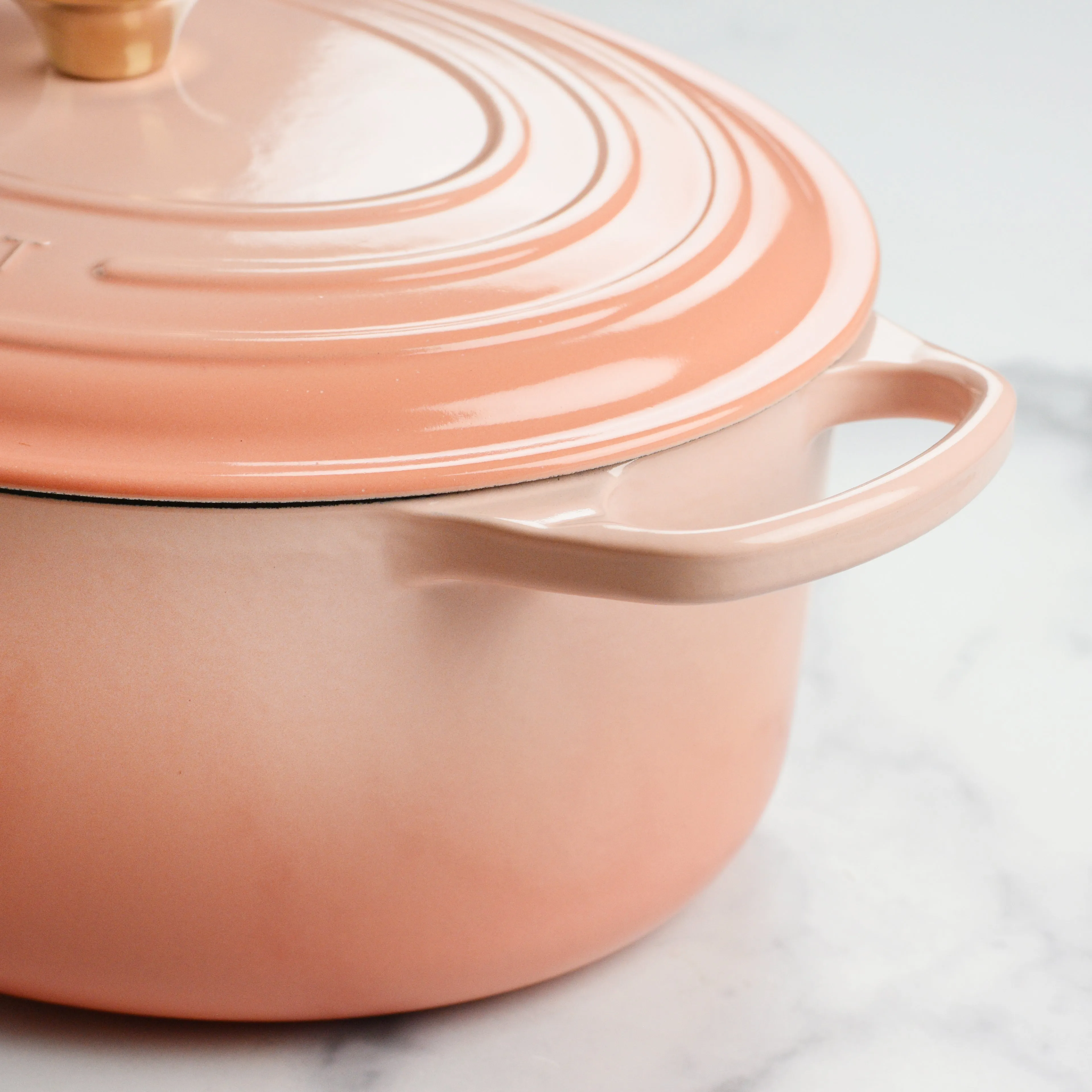 Le Creuset Signature Cast Iron 6.75-quart Peche Oval Dutch Oven