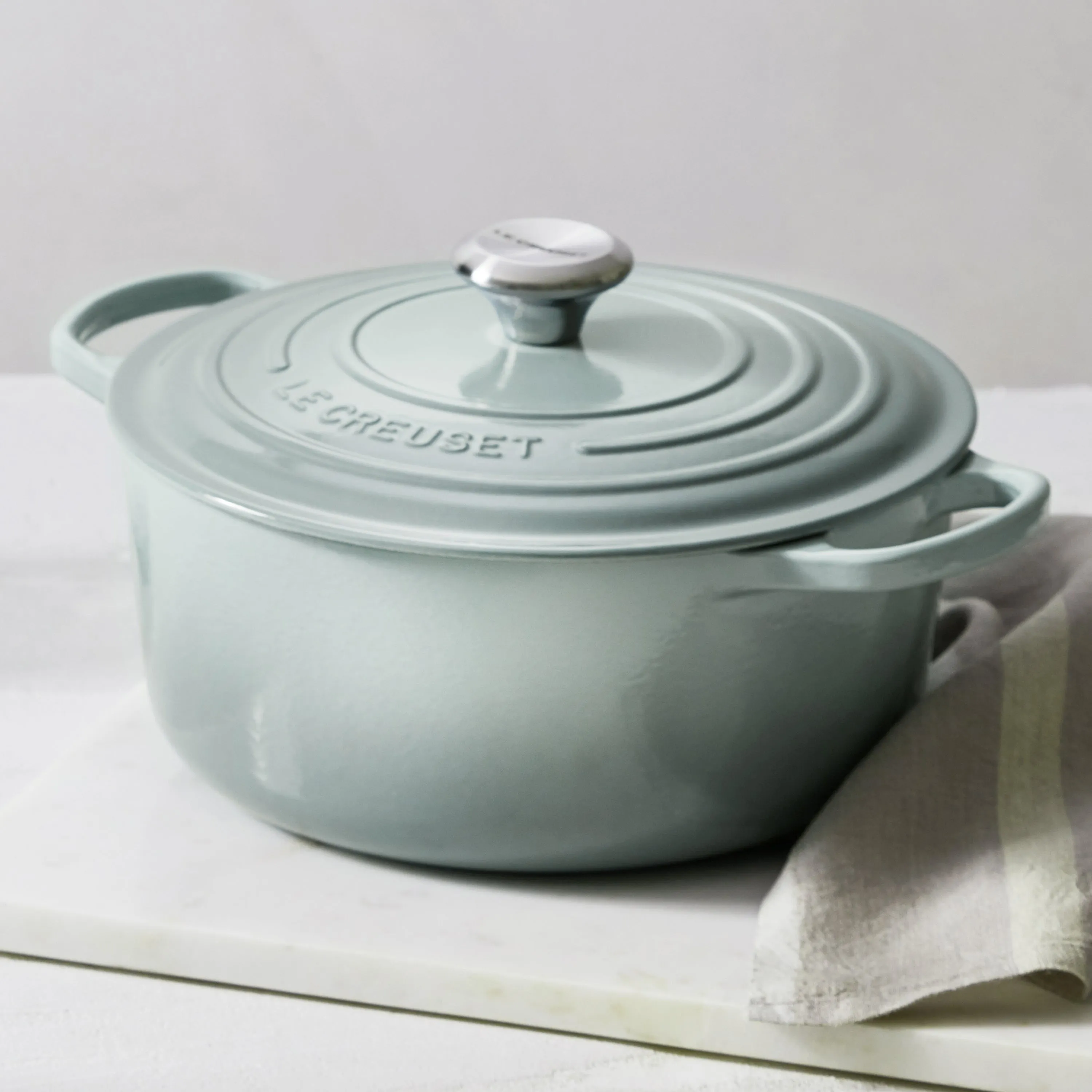 Le Creuset Signature Cast Iron 7.25-quart Sea Salt Round Dutch Oven