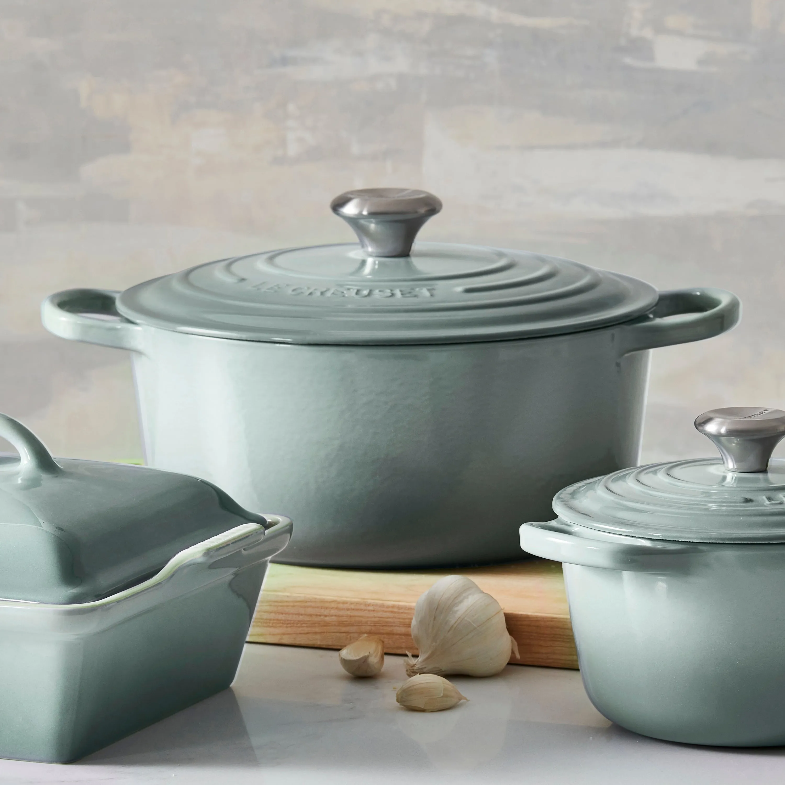 Le Creuset Signature Cast Iron 7.25-quart Sea Salt Round Dutch Oven