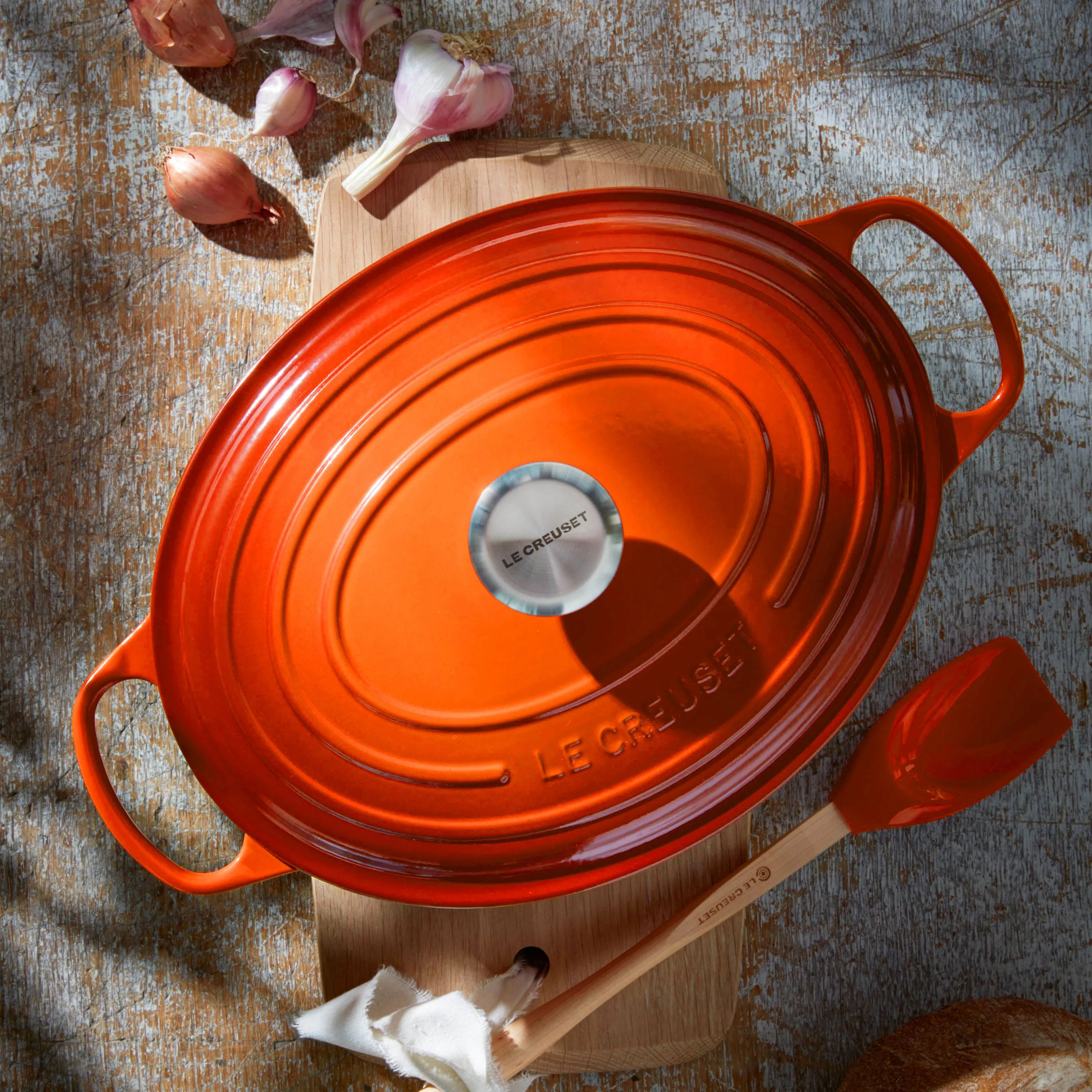 Le Creuset Signature Cast Iron 9.5-quart Flame Oval Dutch Oven