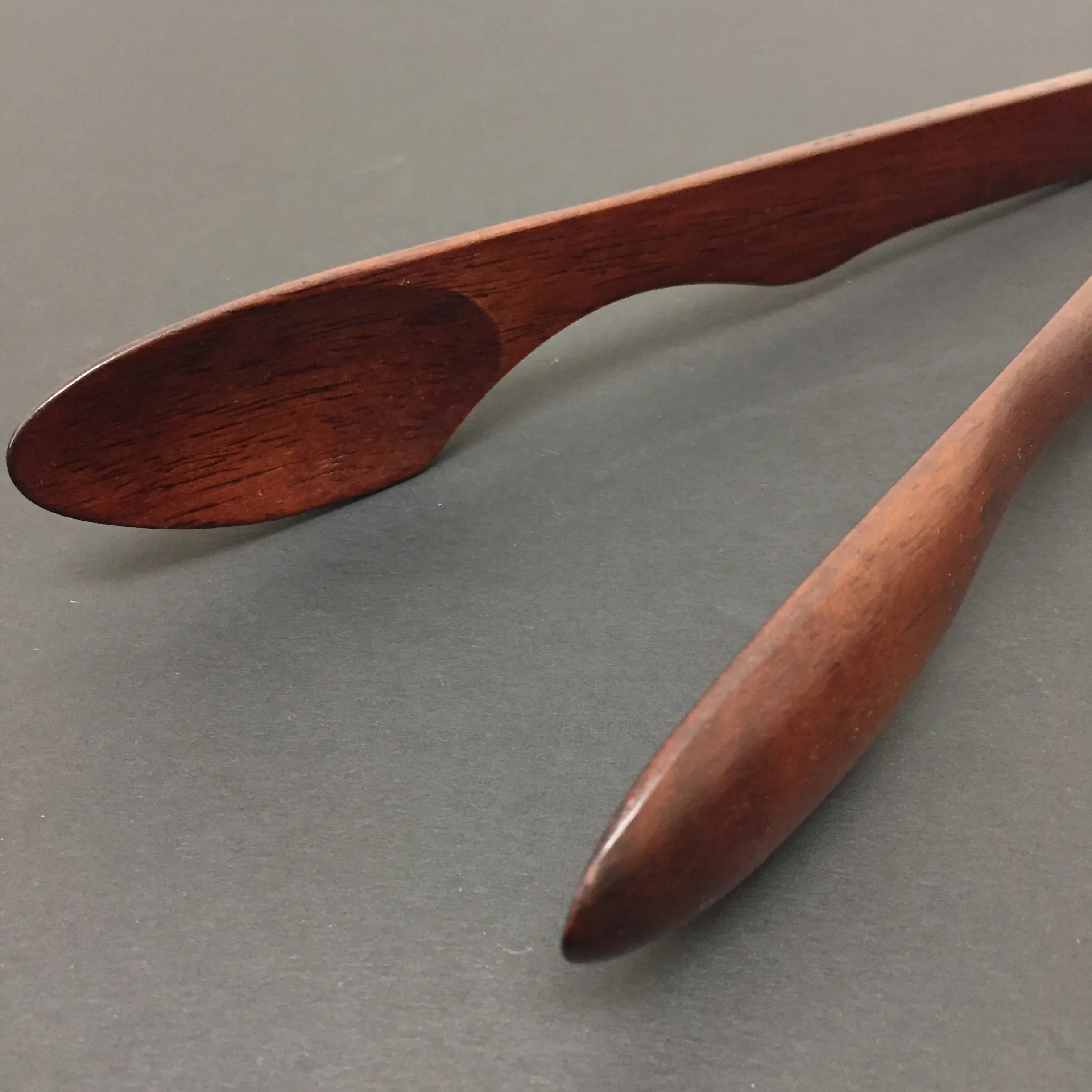 WOOD TONGS-DARK BROWN